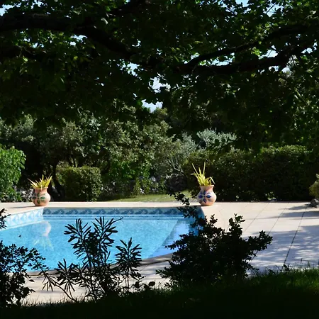 Sous Les Chenes Lussan (Gard)