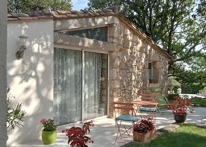 Sous Les Chenes Lussan (Gard)