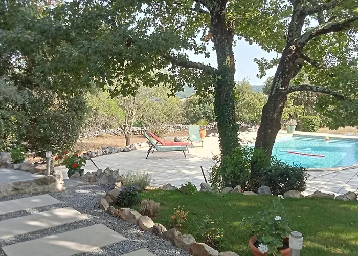 Sous Les Chenes Lussan (Gard)